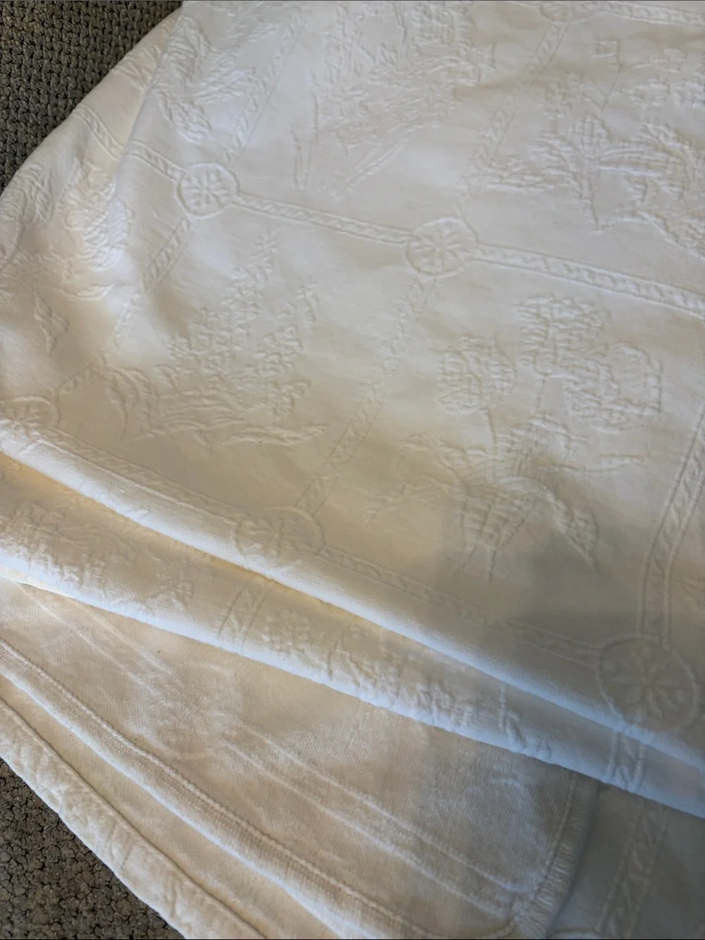 ☁️ Queen Ivory Matelasse Floral Bedspread